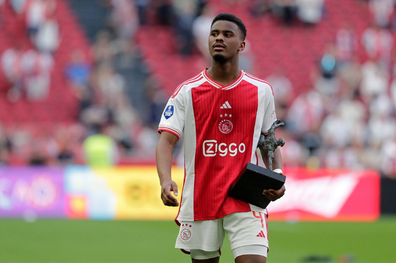 Chelsea chiêu mộ thành công Jorrel Hato, fan mơ đua vô địch